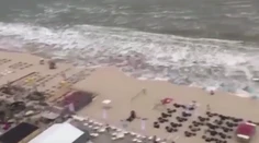 Mini tsunami zasiahlo pobrežie Holandska. Ľudia boli poriadne zaskočení
