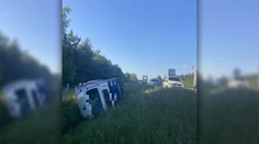 Diaľnicu D2 smerom do Česka blokoval prevrátený kamión