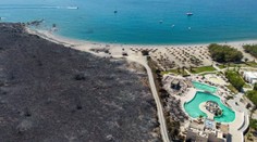 Grécko chce evakuovaným turistom ponúknuť dovolenku zadarmo, má však podmienku