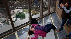 Eiffelovka dostala k "narodeninám" vyhliadkové plošiny zo skla