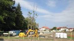 Tragédia v Partizánskom! V areáli školy sa nešťastne zranil muž, neskôr zomrel