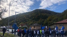 Odborári blokovali hlavný ťah na Donovaly a horský priechod Šturec