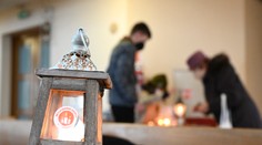 Betlehemské svetlo je už na Slovensku. Skauti ho prevzali z Rakúska