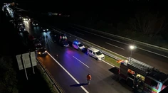 Diaľnicu D1 pri Dubnici nad Váhom pre vážnu dopravnú nehodu uzavreli. Hlásia jedného mŕtveho
