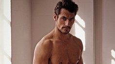 Sexy kampaň na spodnú bielizeň. Škoda, že sa nedá kúpiť tento nádherný model