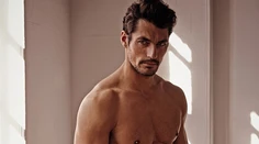 Sexy kampaň na spodnú bielizeň. Škoda, že sa nedá kúpiť tento nádherný model