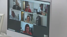 Namiesto komisie počítač. Mnohí vysokoškoláci robili štátnice cez telemost