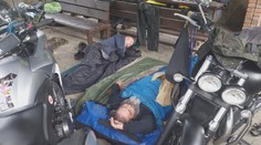 Zberateľský ošiaľ v Údolí smrti: Niektorí záujemcovia na novú nulaeurovú bankovku čakali už od utorka