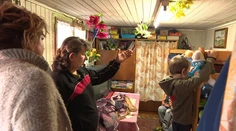 Opäť sme navštívili rodinu, ktorá žije z 28 € mesačne v prerobenom vagóne