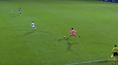 VIDEO: Zásah roka? V druhej španielskej lige brankár strelil gól z polovice ihriska