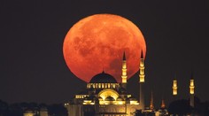 OBRAZOM: Supermesiac rozžiaril oblohu po celom svete