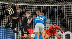 VIDEO: „Berlínsky múr“ dirigoval veterán, Lobotkov Neapol ho nezlomil. Slovák musel striedať