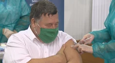 Krčméry si vie predstaviť zaočkovanie seniorov do Veľkej noci, Flegr sa obáva nových mutácií