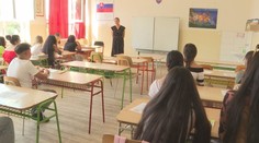 Nový školský rok bez učiteľov. Niekde učia predmety aj bez kvalifikácie, pedagógov platy nelákajú