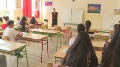 Nový školský rok bez učiteľov. Niekde učia predmety aj bez kvalifikácie, pedagógov platy nelákajú