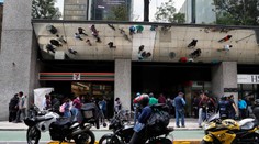 Ozbrojení lupiči kradli za bieleho dňa. Vzali zlaté mince za milióny