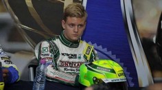 Mick Schumacher ide v šľapajach svojho otca, chystá sa do formuly