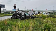 Pri Prešove sa zrazil vlak s autom. Vodič si nevšimol blikajúcu červenú na priecestí