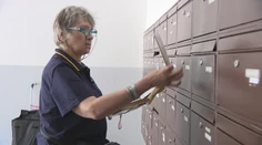 Za poštárku roka ju nezvolili náhodou. Jitka klientov každoročne prekvapí originálnym nápadom