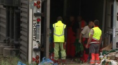 V Košiciach havaroval kamión s potravinami. Vrhli sa naň obyvatelia neďalekej osady