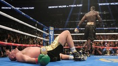 VIDEO: Wilder poslal Furyho k zemi dvakrát, no zápas sa aj tak skončil remízou