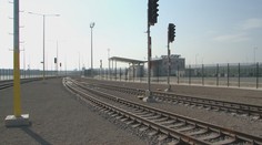 Nové autá z Jaguaru na ceste nestretnete, k predajcom pôjdu koľajnicami