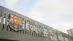 Ďalší dôsledok finančných problémov. Suma určená na platy sa Barcelone radikálne znížila