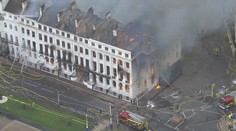 Panika v hoteli: Hostia utekali pred ohňom, krásna viktoriánska budova je v plameňoch