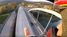 Video: Šialený motorkár prešiel v Bytči po konštrukcii oblúkového mosta