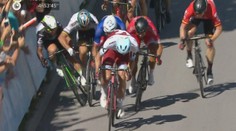 Sagana za zrážku s Cavendishom diskvalifikovali z Tour, jeho tím podal protest