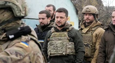 Zabarikádovali sa a zhasli svetlá. Zelenskyj prvýkrát detailne opísal, ako ho počas prvých hodín invázie chceli zajať ruské komandá