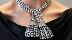 Obrovský diamantový náhrdelník ide do dražby. Nosili ho na dvoch britských korunováciách