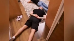Ranný budíček od kukláčov. V Trnave zadržali rodinku dílerov a vydieračov