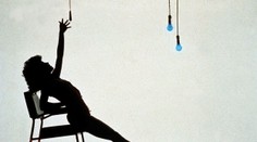 Spomínate si na sexy tanečnicu z Flashdance? V 50 vyzerá výborne