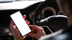 Nový trik podvodníkov. Mužovi sa na diaľku nabúrali do telefónu, pripravili ho o tisíce