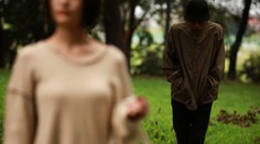 Rozhovor so psychologičkou o téme znásilnenia: Často hľadáme chybu v obeti, je čas vrátiť plnú zodpovednosť páchateľovi