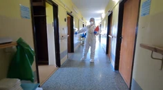 Aký je život na covidovom oddelení? So štábom sme sa pozreli, s čím sa denne potykajú