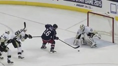 Gól roka v NHL? Corey Tropp vyškolil obranu aj brankára