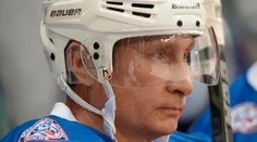Putin oslavoval narodeniny hokejom, dal šesť gólov