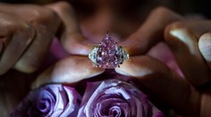 Vydražili najväčší ružový diamant v tvare slzy
