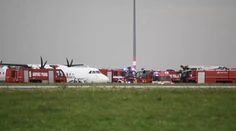 V Prahe núdzovo pristálo lietadlo, 40 ľudí skončilo v nemocnici