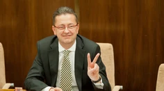 Glváč zo Smeru navrhuje radikálnu zmenu pre voľby do VÚC
