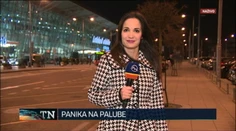 Psychológov v lietadle nahrádzajú letušky. Ako upokojujú pasažierov?