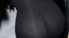 Kim Kardashian vystrčila zadok rovno do objektívu