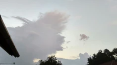 Fúkajúca tvár či škriatok. Čo vidíte v týchto oblakoch vy?