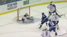 Zákrok roka? Útočník Tampy sa už tešil z gólu, no všetko bolo inak