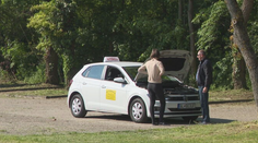 Úspešnosť nových testov na vodičák je vysoká. Inštruktori však poukazujú na viaceré úskalia