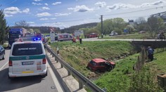 Nehoda pri obci Svinná. Na mieste zasahovali všetky záchranné zložky