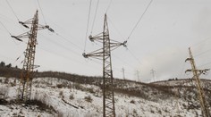 Popadané stromy, zničené strechy aj autá. Vietor spôsobil kalamitu, bez prúdu sú stovky domácností