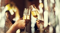 Alkohol a mastné jedlá? Gastroenterológ vyvracia mýtus